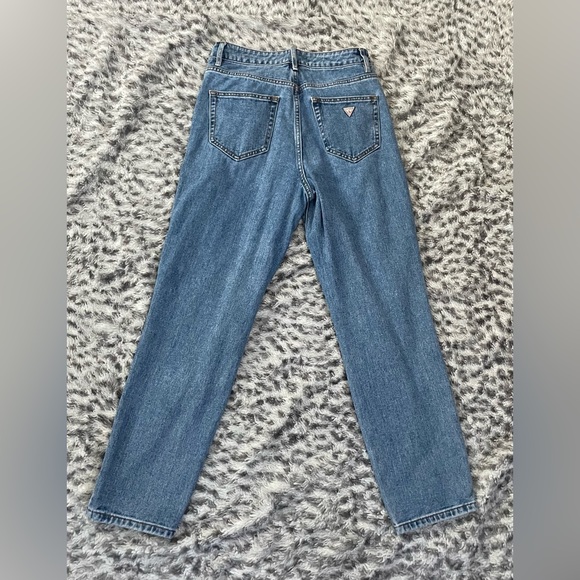 Women’s Guess Medium Wash Mom Jeans W26 - Picture 2 of 4